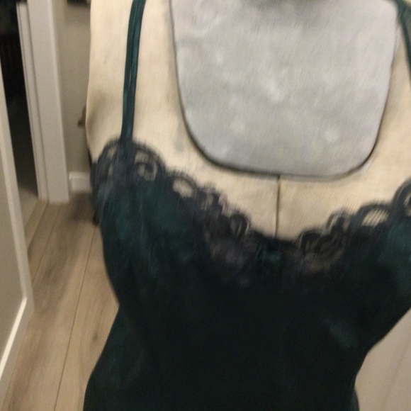 Silk and Satin ,  Beautiful dark green nightdress - Picture 9 of 9